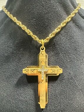 Unisex: Stainless Steel 3-Dimensional Rhinestone Cross Pendant Necklace